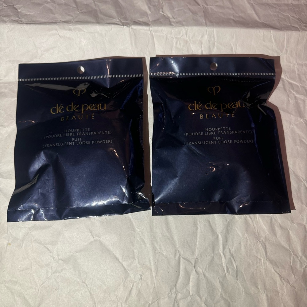 2 x cle de peau powder puff